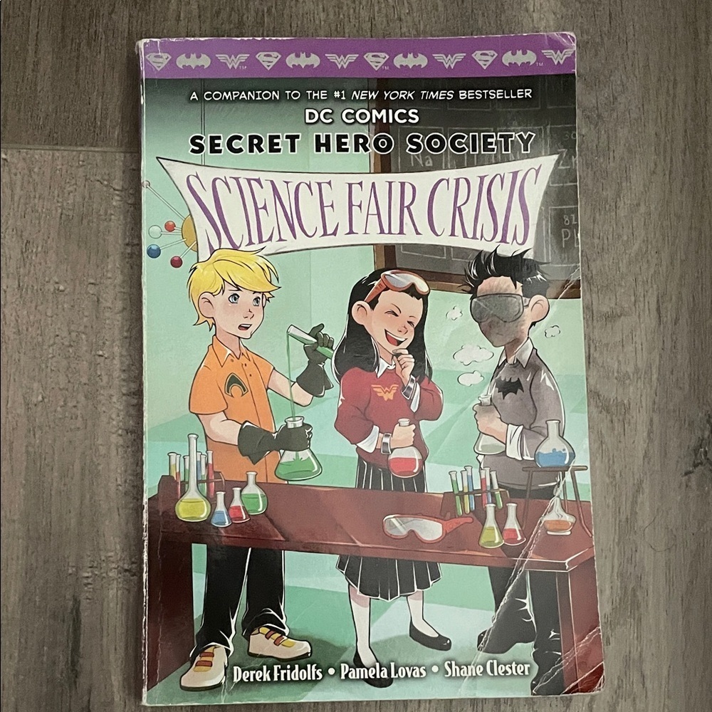 DC Comics Secret Hero Society: Science Fair Adventure - Purple, Orange, Red